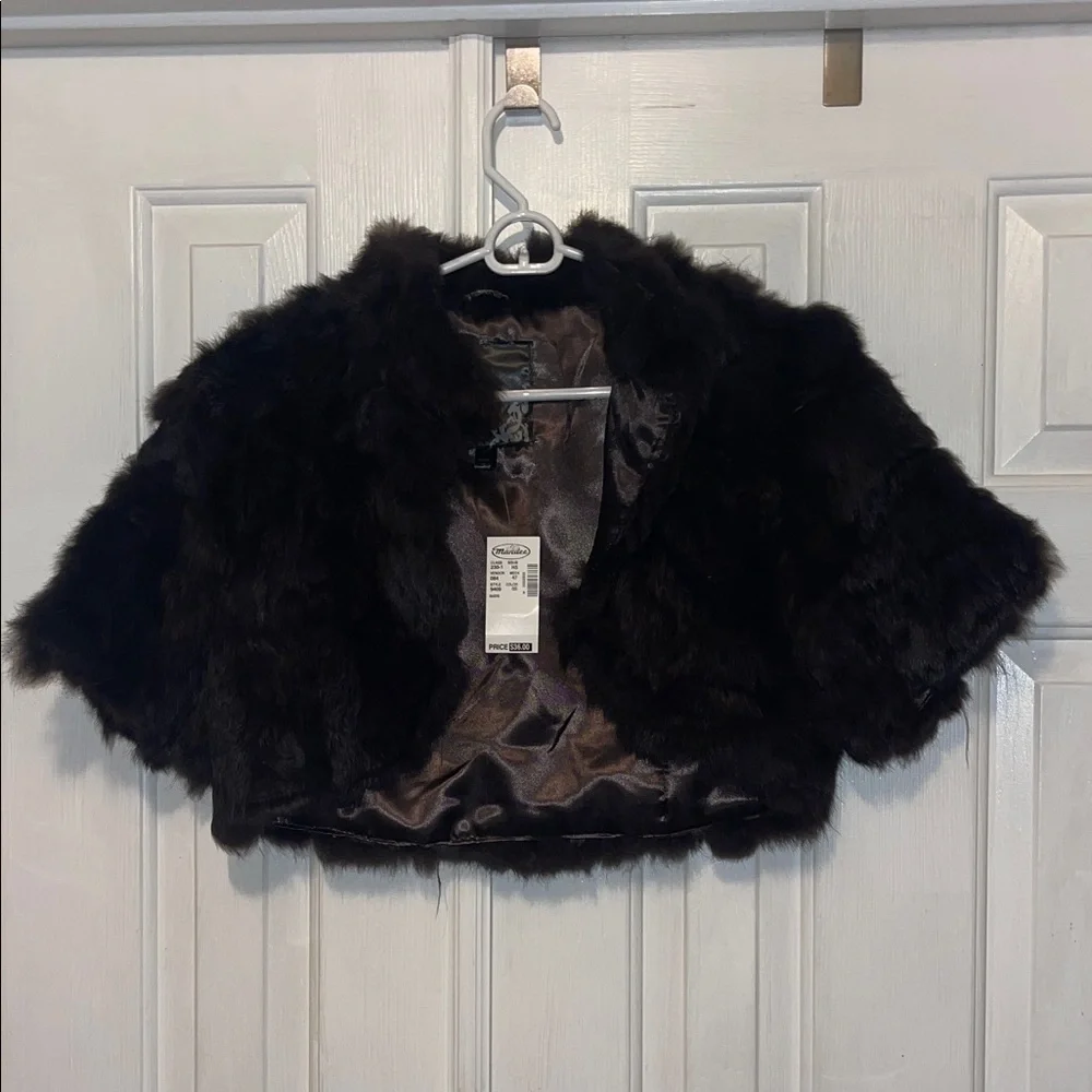Black Faux Fur Shrug by Mandee (L) - Picture 1 of 8